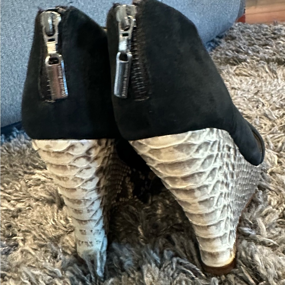 Alexandre Birman Black and Cream Wedges with Unique Design